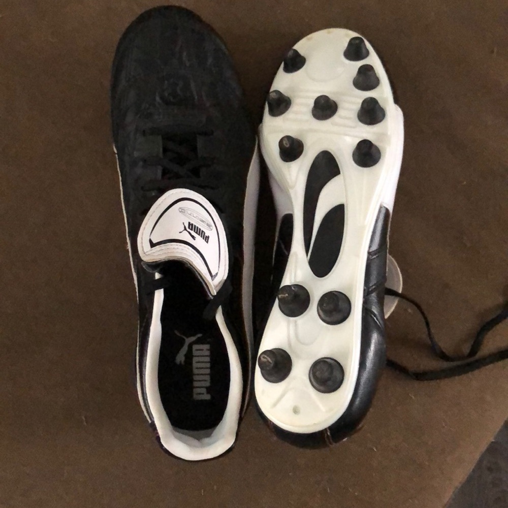 Men’s 10 1/2 Puma soccer cleats